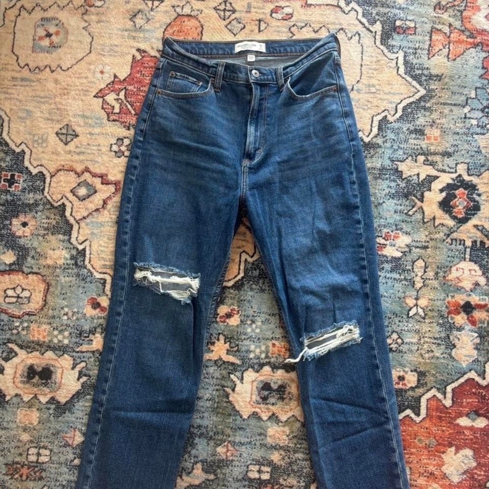 High-waisted, ankle straight blue Abercrombie & Fitch jeans, Size 28